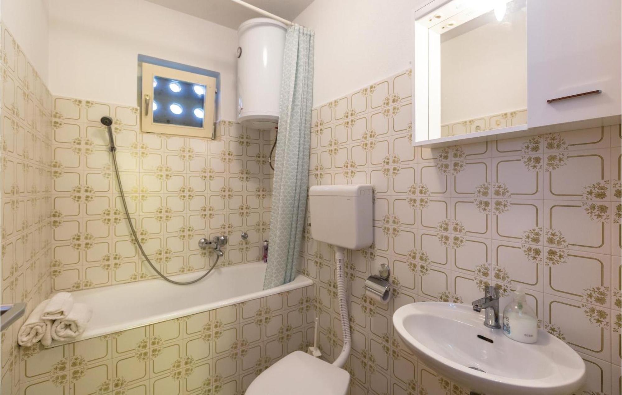 Nice Apartment In Tucepi With Wifi Экстерьер фото