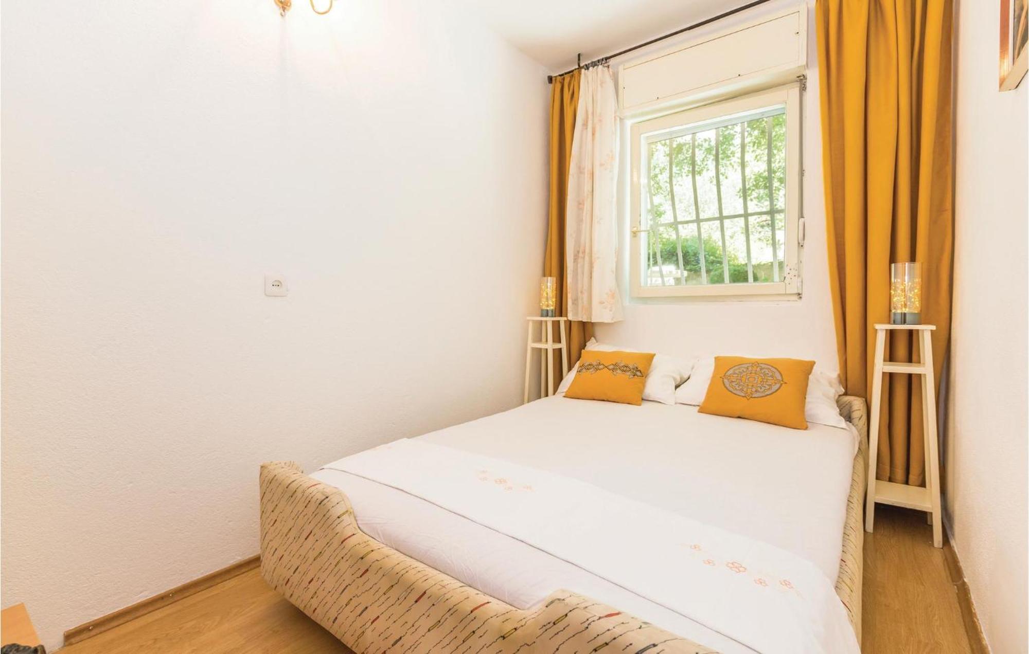 Nice Apartment In Tucepi With Wifi Экстерьер фото