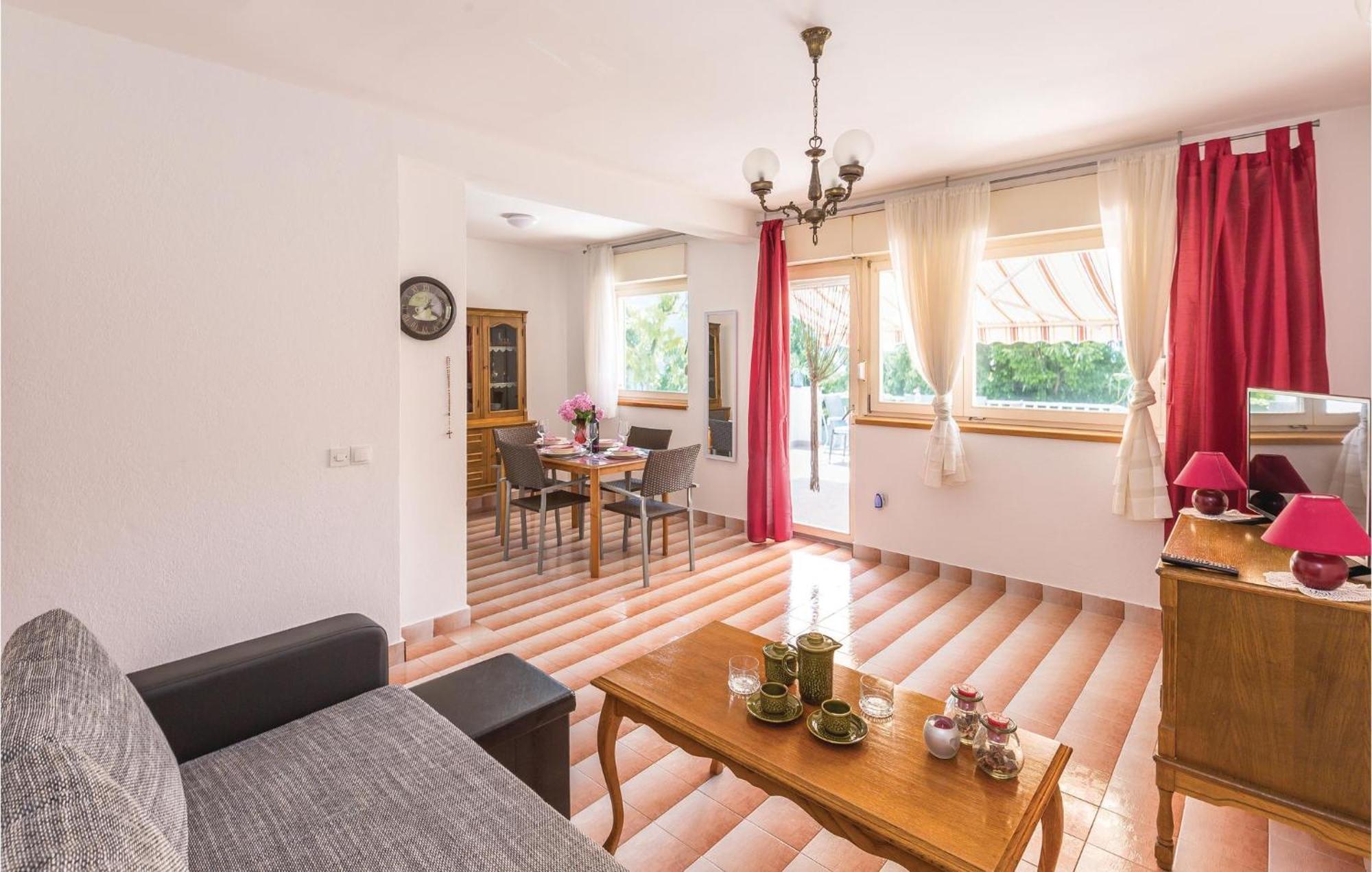 Nice Apartment In Tucepi With Wifi Экстерьер фото