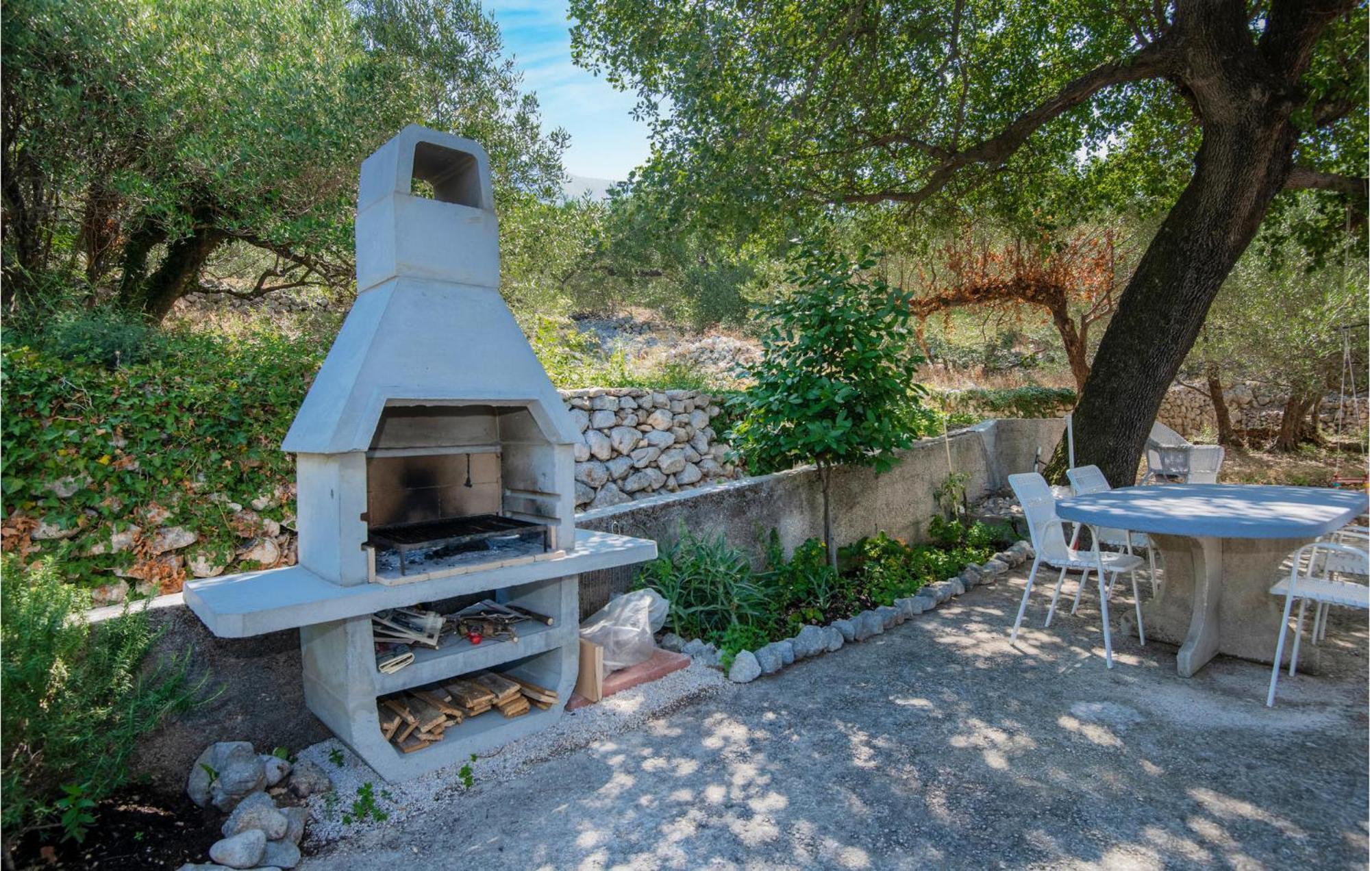 Nice Apartment In Tucepi With Wifi Экстерьер фото